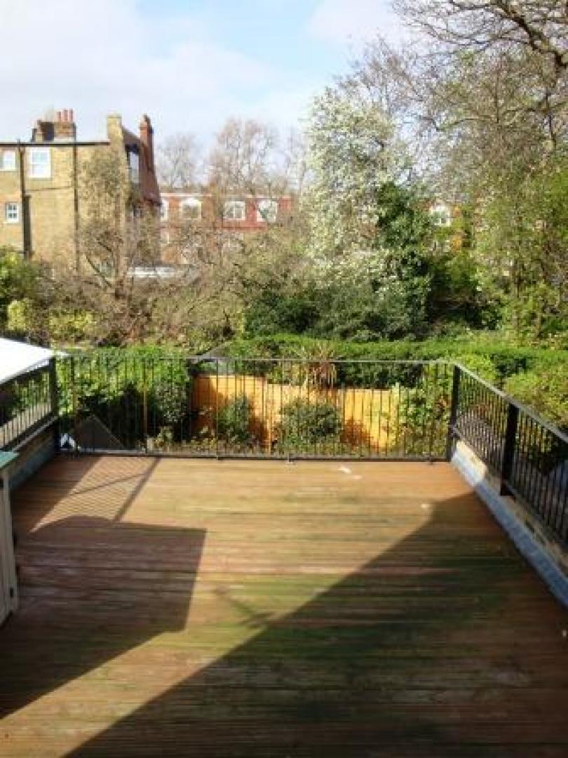 			HUGE PRIVATE ROOF TERRACE, 2 Bedroom, 1 bath, 1 reception Flat			 Goldhurst Terrace, WEST HAMPSTEAD